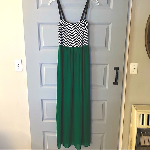Enfocus Studio Dresses & Skirts - Chevron Maxi Dress